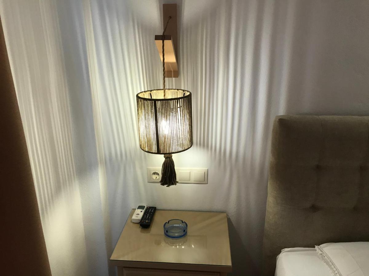 Vassiliki Rooms パロス島 エクステリア 写真