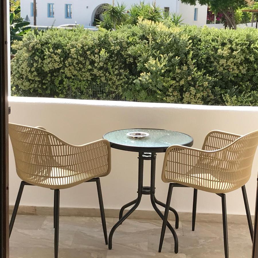 Vassiliki Rooms パロス島 エクステリア 写真