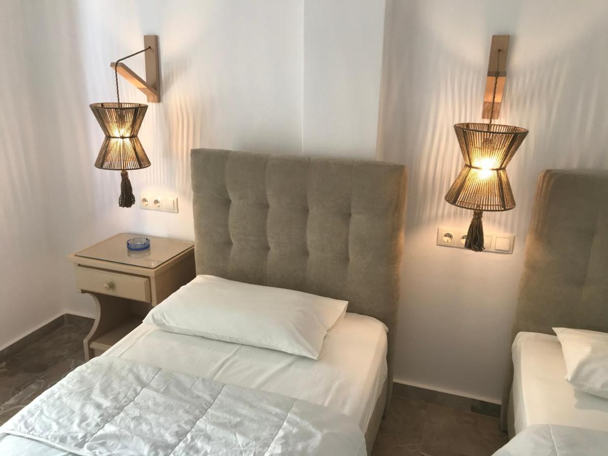 Vassiliki Rooms パロス島 エクステリア 写真