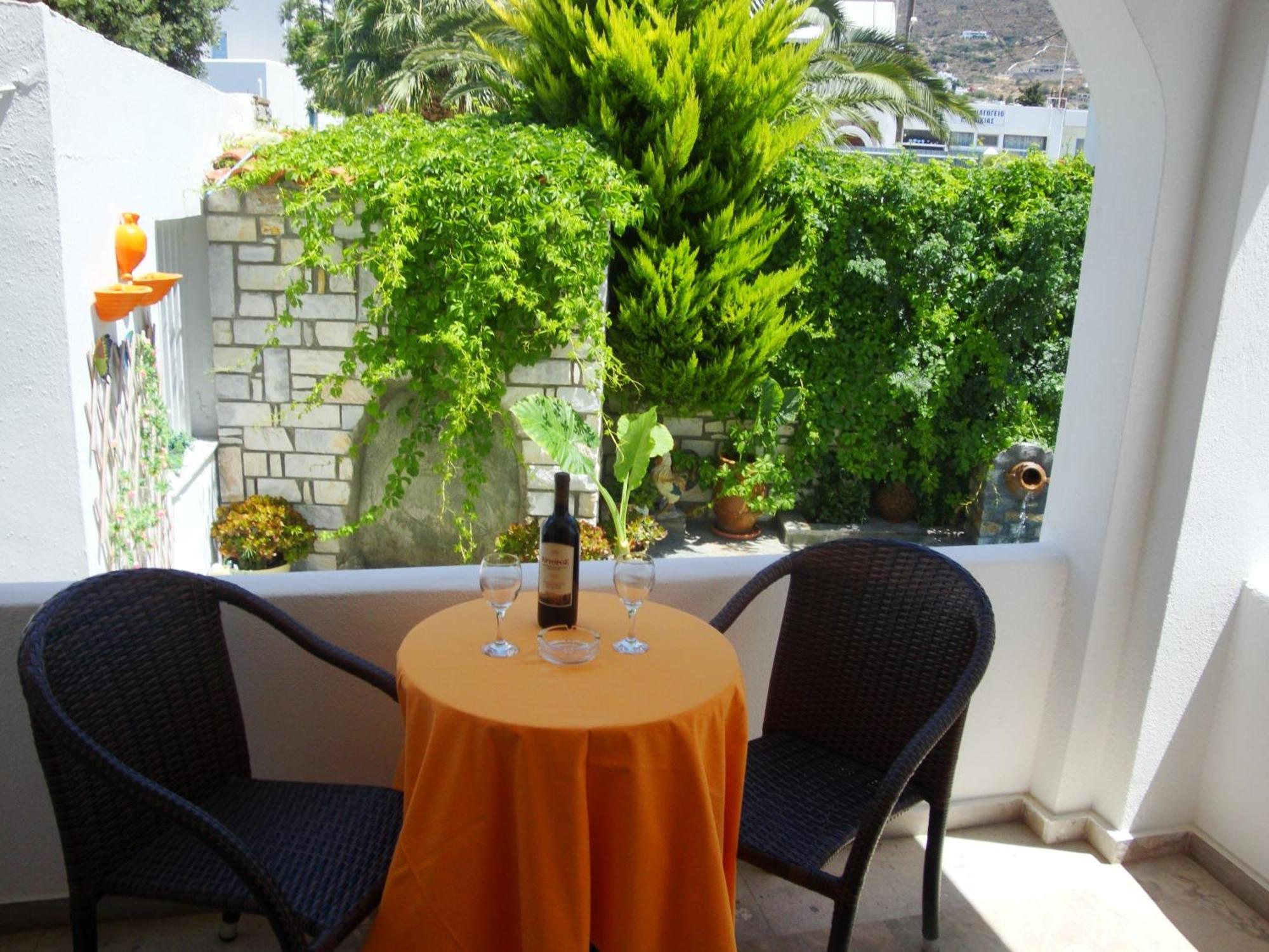 Vassiliki Rooms パロス島 エクステリア 写真