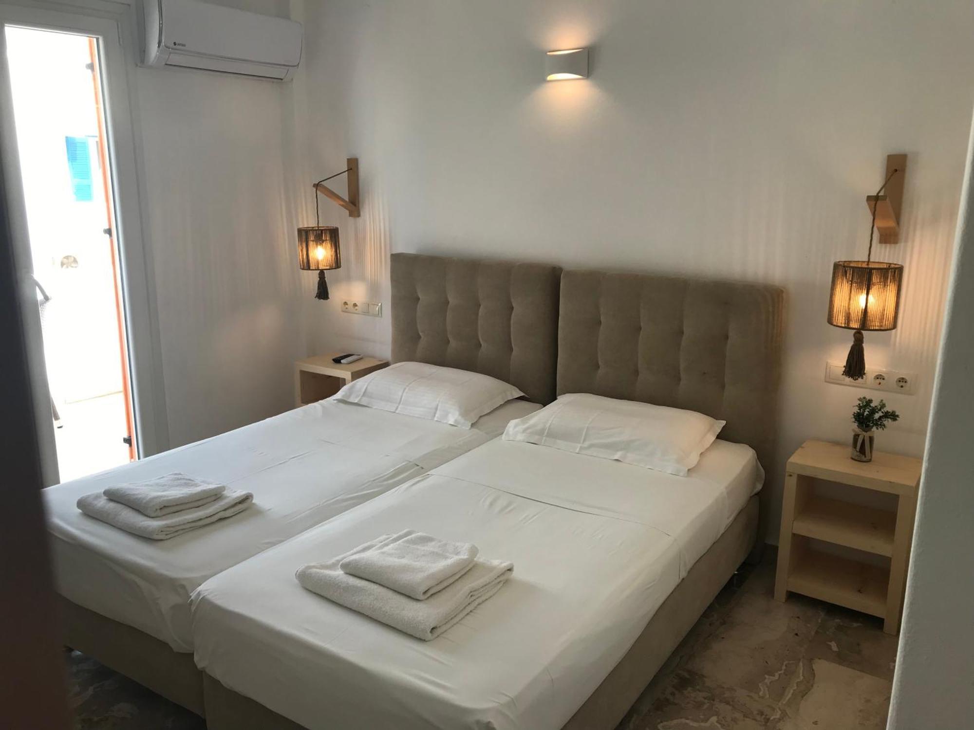 Vassiliki Rooms パロス島 エクステリア 写真