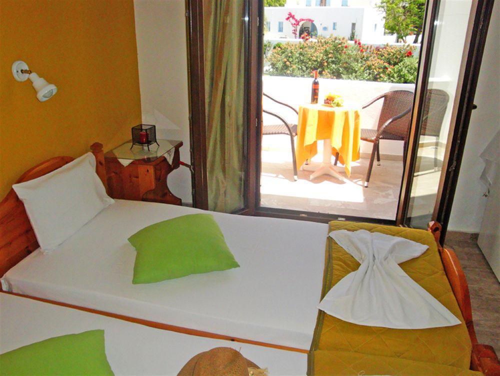 Vassiliki Rooms パロス島 エクステリア 写真